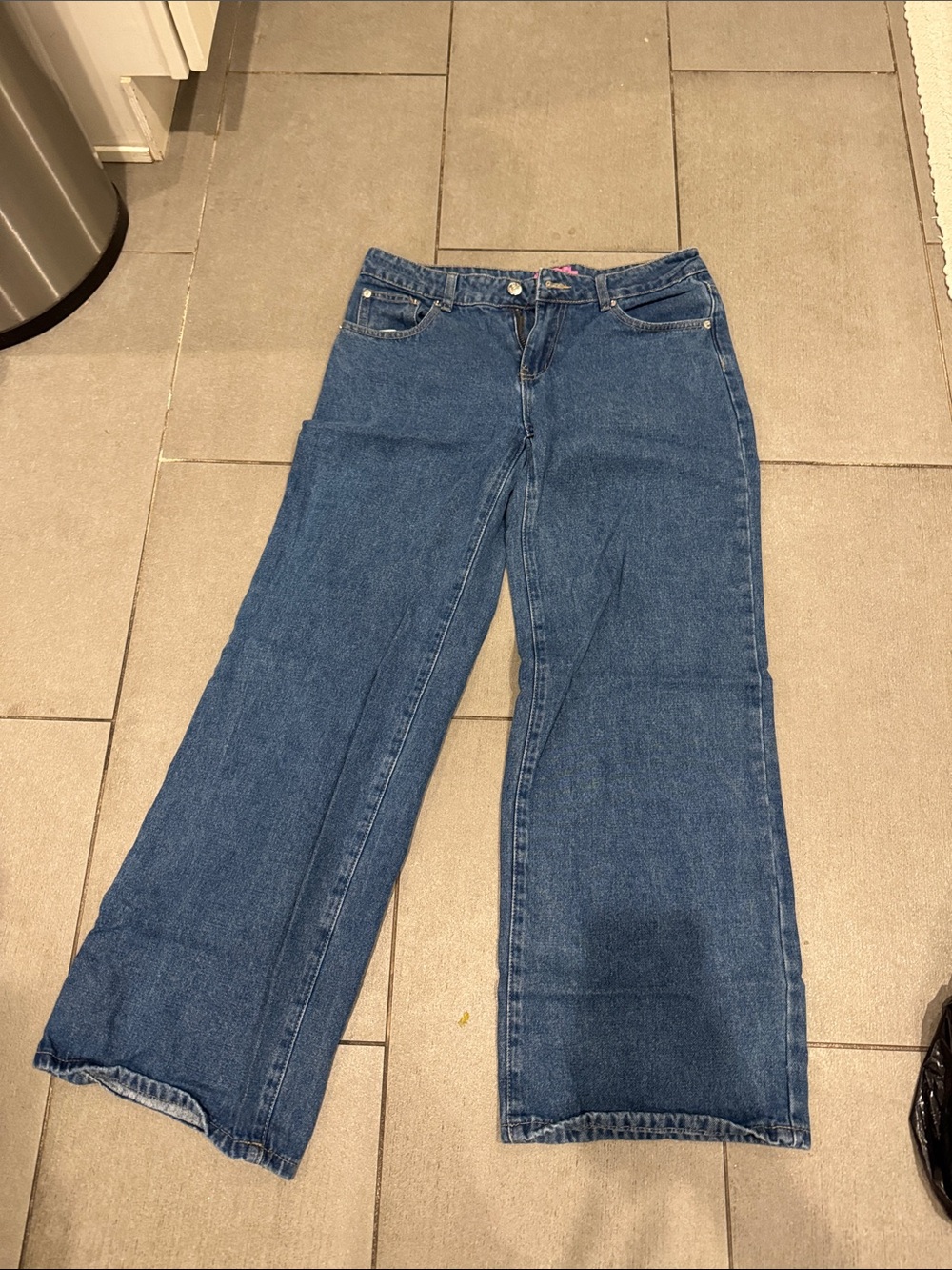 Edikted Wide-Leg Jeans in Medium Clean Blue Wash 5 pkt zip front 1 button new